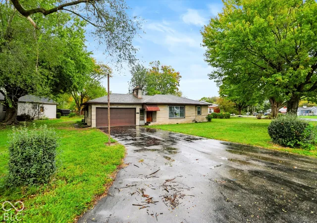 Photo 2 of Single family home for sale at 432 Lockerbie St, Shelbyville, IN 46176 | MLS# 22131235 | Listing updated on 2026-10-21