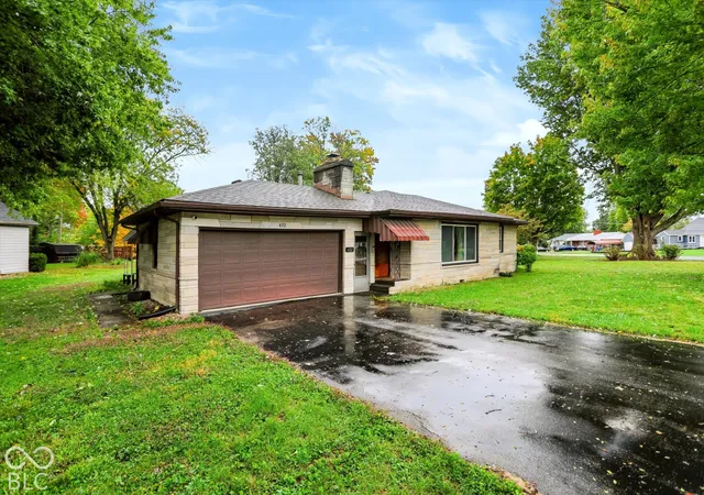 Photo 3 of Single family home for sale at 432 Lockerbie St, Shelbyville, IN 46176 | MLS# 22131235 | Listing updated on 2026-10-21