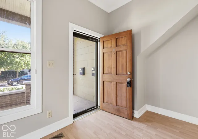 Photo 4 of Condo for sale at 920 N Broadway St #B, Indianapolis, IN 46202 | MLS# 22131245 | Listing updated on 2026-10-28