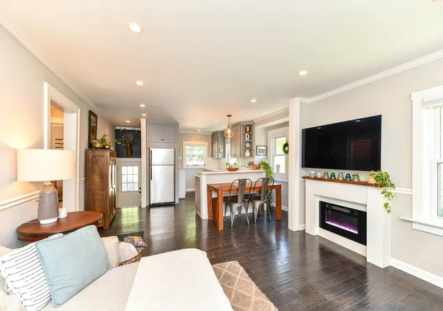 Photo 3 of Sale Pending at 906 E 50th Street, Indianapolis, IN 46205 | MLS# 22131246 | Listing updated on 2026-10-23