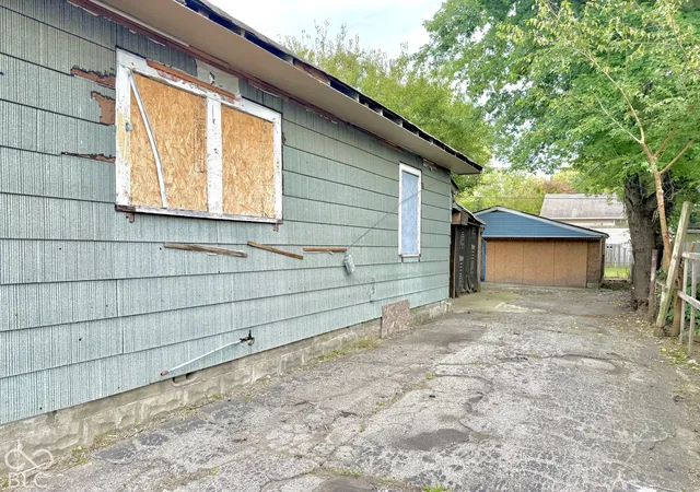 Photo 4 of Single family home for sale at 2153 N Dequincy St, Indianapolis, IN 46218 | MLS# 22131284 | Listing updated on 2026-10-26