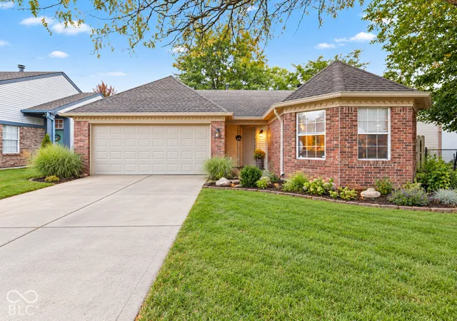 Single family home for sale at 218 Lake Point Ln S, Greenwood, IN 46142 | MLS# 22131294