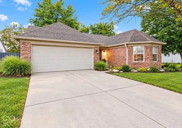 Photo 1 of Single family home for sale at 218 Lake Point Ln S, Greenwood, IN 46142 | MLS# 22131294 | Listing updated on 2026-10-26