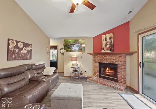 Photo 4 of Single family home for sale at 218 Lake Point Ln S, Greenwood, IN 46142 | MLS# 22131294 | Listing updated on 2026-10-26