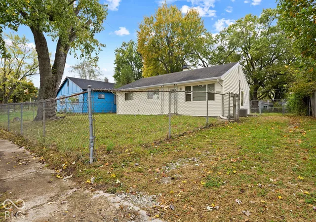 Photo 1 of Single family home for sale at 1931 Brentwood Dr, Anderson, IN 46011 | MLS# 22131307 | Listing updated on 2026-10-17