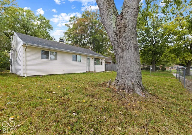 Photo 2 of Single family home for sale at 1931 Brentwood Dr, Anderson, IN 46011 | MLS# 22131307 | Listing updated on 2026-10-17