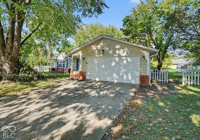Photo 1 of Single family home for sale at 5926 Dabny Ct, Indianapolis, IN 46254 | MLS# 22131311 | Listing updated on 2026-10-15