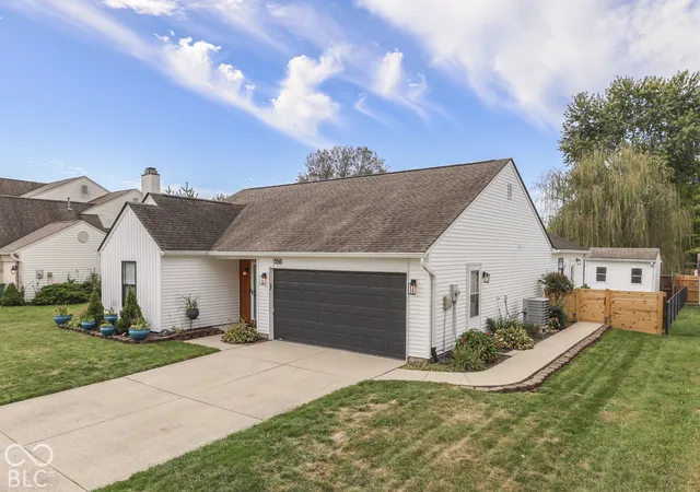 Photo 3 of Sale Pending at 556 Hannah Pl, Franklin, IN 46131 | MLS# 22131328 | Listing updated on 2026-10-22