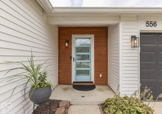 Photo 4 of Sale Pending at 556 Hannah Pl, Franklin, IN 46131 | MLS# 22131328 | Listing updated on 2026-10-22