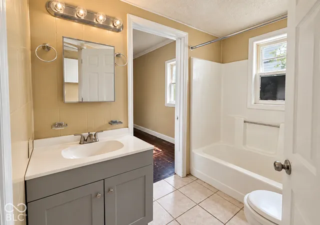 Photo 4 of Single family home for sale at 1011 S Tremont St, Indianapolis, IN 46221 | MLS# 22131334 | Listing updated on 2026-10-16