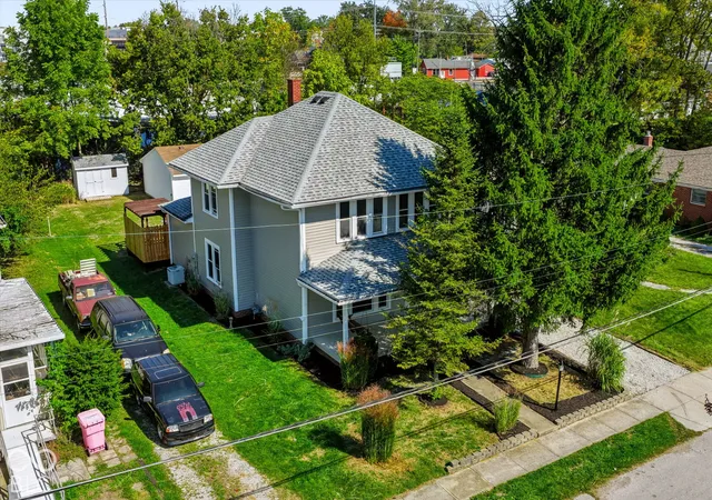 Photo 3 of Sale Pending at 26 W Vermont St, Brownsburg, IN 46112 | MLS# 22131335 | Listing updated on 2026-10-17