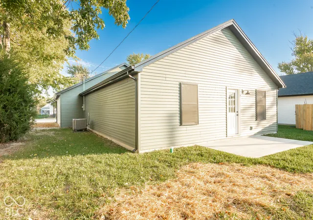 Photo 3 of Single family home for sale at 659 W Cherry St, Scottsburg, IN 47170 | MLS# 22131336 | Listing updated on 2026-10-14