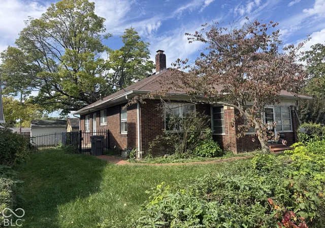 Photo 2 of Single family home for sale at 2804 S Illinois St, Indianapolis, IN 46225 | MLS# 22131354 | Listing updated on 2026-10-27