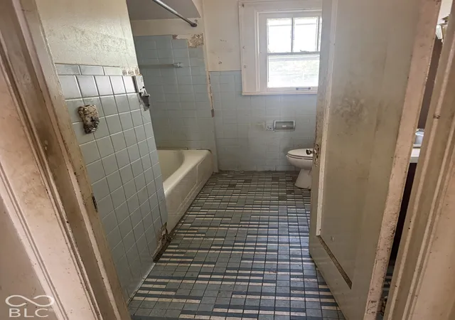 Photo 4 of Single family home for sale at 2804 S Illinois St, Indianapolis, IN 46225 | MLS# 22131354 | Listing updated on 2026-10-27