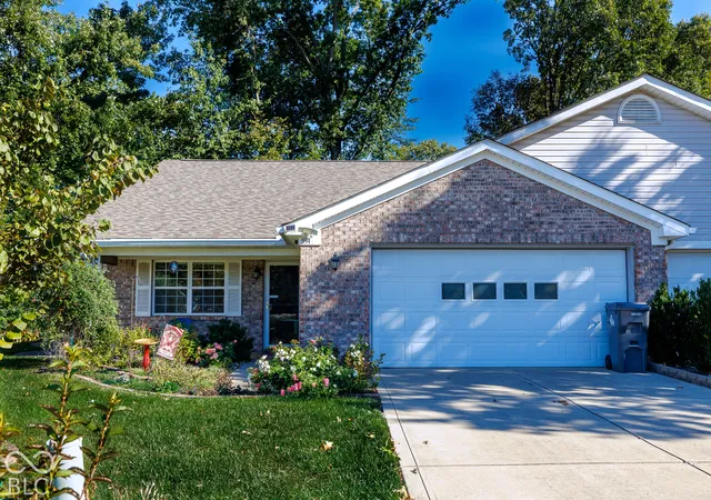 Single family home for sale at 554 Cresthaven Dr, Indianapolis, IN 46217 | MLS# 22131365