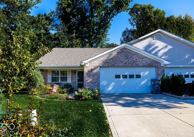 Photo 1 of Single family home for sale at 554 Cresthaven Dr, Indianapolis, IN 46217 | MLS# 22131365 | Listing updated on 2026-10-20