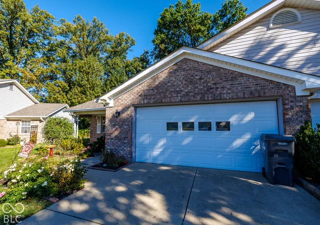 Photo 3 of Single family home for sale at 554 Cresthaven Dr, Indianapolis, IN 46217 | MLS# 22131365 | Listing updated on 2026-10-20