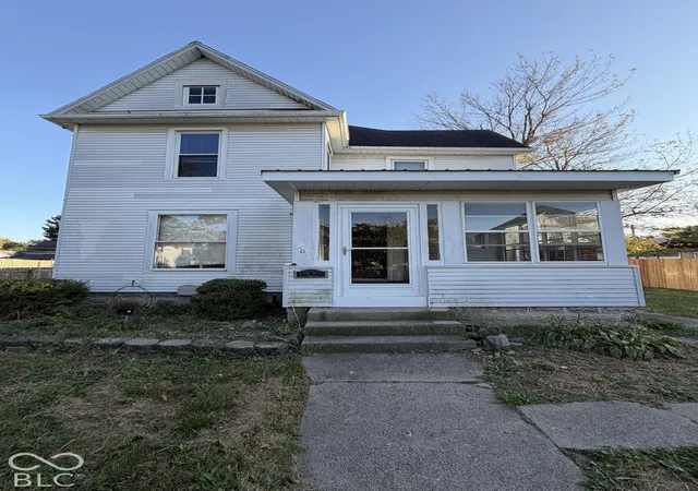 Photo 1 of Single family home for sale at 1705 S East St, Elwood, IN 46036 | MLS# 22131371 | Listing updated on 2026-10-14