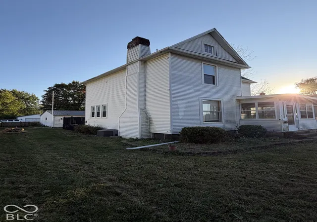 Photo 2 of Single family home for sale at 1705 S East St, Elwood, IN 46036 | MLS# 22131371 | Listing updated on 2026-10-14