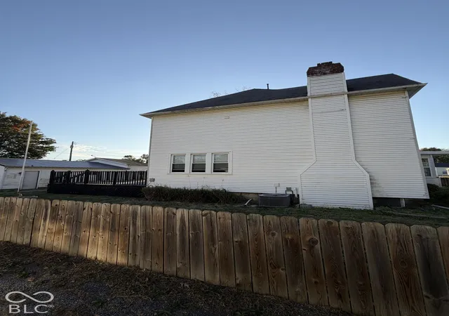 Photo 3 of Single family home for sale at 1705 S East St, Elwood, IN 46036 | MLS# 22131371 | Listing updated on 2026-10-14