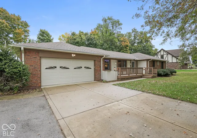 Photo 2 of Single family home for sale at 801 S Restin Rd, Greenwood, IN 46142 | MLS# 22131379 | Listing updated on 2026-10-15