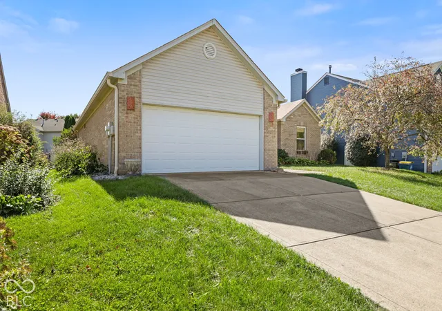 Photo 1 of Single family home for sale at 6341 Falcon Pointe Ln, Indianapolis, IN 46237 | MLS# 22131383 | Listing updated on 2026-10-26