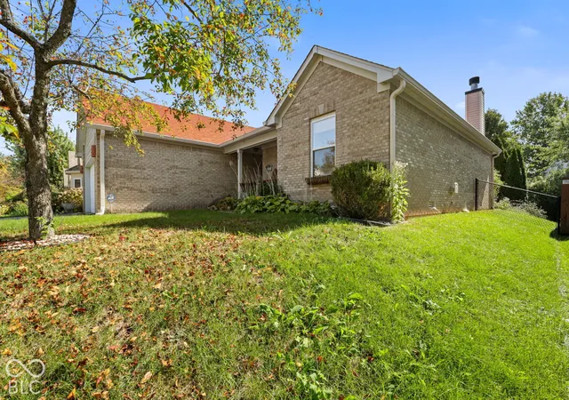 Photo 2 of Single family home for sale at 6341 Falcon Pointe Ln, Indianapolis, IN 46237 | MLS# 22131383 | Listing updated on 2026-10-26
