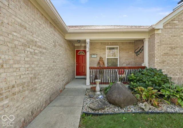Photo 3 of Single family home for sale at 6341 Falcon Pointe Ln, Indianapolis, IN 46237 | MLS# 22131383 | Listing updated on 2026-10-26