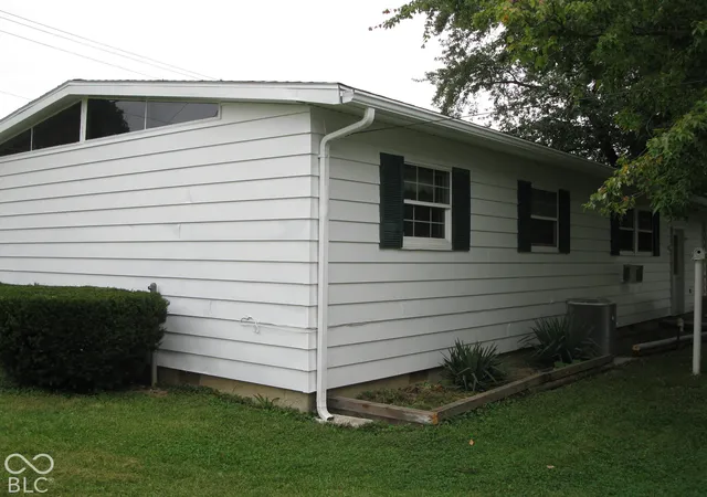 Photo 3 of Single family home for sale at 1735 Lower Huntington Rd, Fort Wayne, IN 46819 | MLS# 22131413 | Listing updated on 2026-10-16