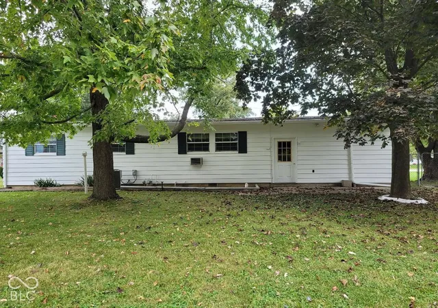 Photo 3 of Single family home for sale at 1735 Lower Huntington Rd, Fort Wayne, IN 46819 | MLS# 22131413 | Listing updated on 2026-10-16