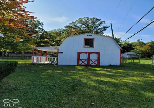 Photo 4 of Single family home for sale at 1735 Lower Huntington Rd, Fort Wayne, IN 46819 | MLS# 22131413 | Listing updated on 2026-10-16