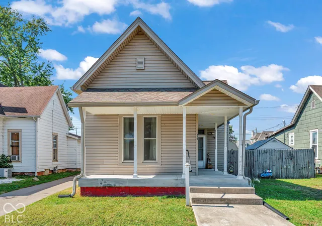 Photo 1 of Single family home for sale at 634 Hutchins Ave, Columbus, IN 47201 | MLS# 22131433 | Listing updated on 2026-10-28
