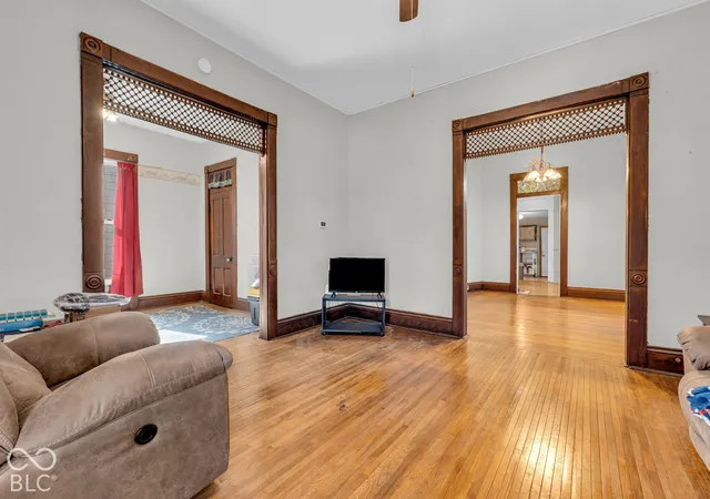 Photo 2 of Single family home for sale at 634 Hutchins Ave, Columbus, IN 47201 | MLS# 22131433 | Listing updated on 2026-10-28