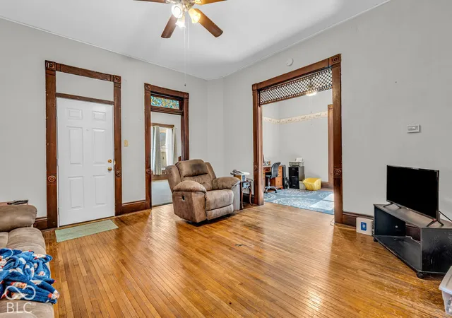 Photo 3 of Single family home for sale at 634 Hutchins Ave, Columbus, IN 47201 | MLS# 22131433 | Listing updated on 2026-10-28