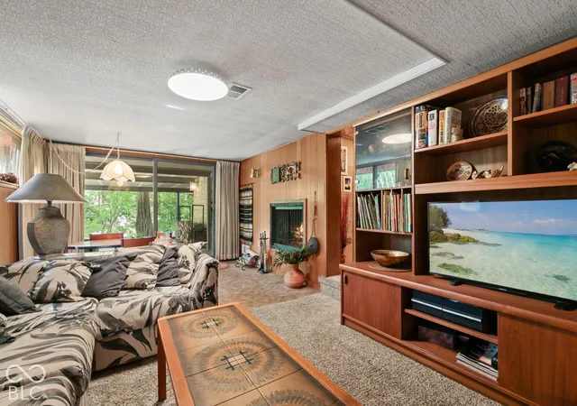 Photo 3 of Single family home for sale at 920 Southview Dr, Indianapolis, IN 46227 | MLS# 22131436 | Listing updated on 2026-10-30