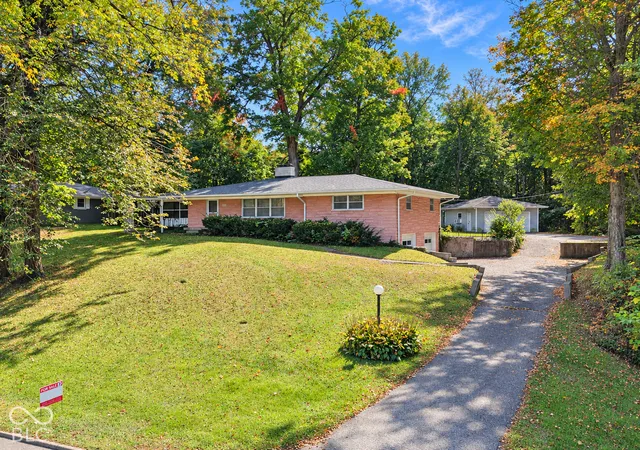 Photo 3 of Sale Pending at 3227 E Southport, Indianapolis, IN 46227 | MLS# 22131438 | Listing updated on 2026-10-28