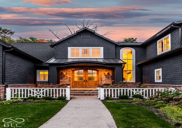 Photo 4 of Single family home for sale at 10465 Holliday Farms Blvd, Zionsville, IN 46077 | MLS# 22131450 | Listing updated on 2026-10-23