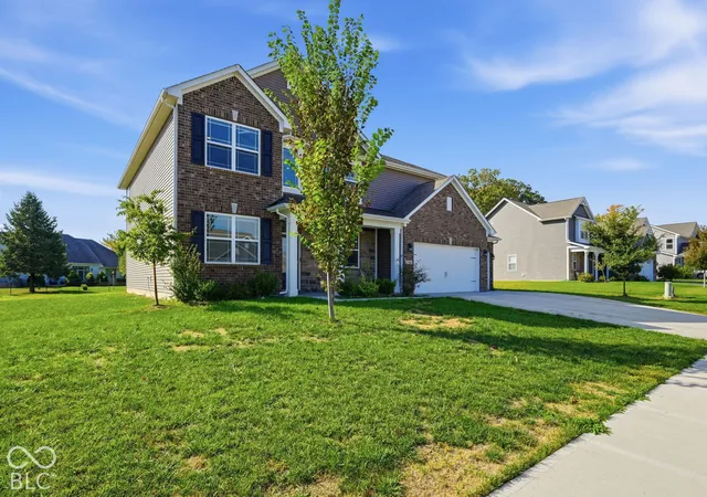 Photo 2 of Sale Pending at 7743 Fairwood Blvd, Plainfield, IN 46168 | MLS# 22131454 | Listing updated on 2026-10-27