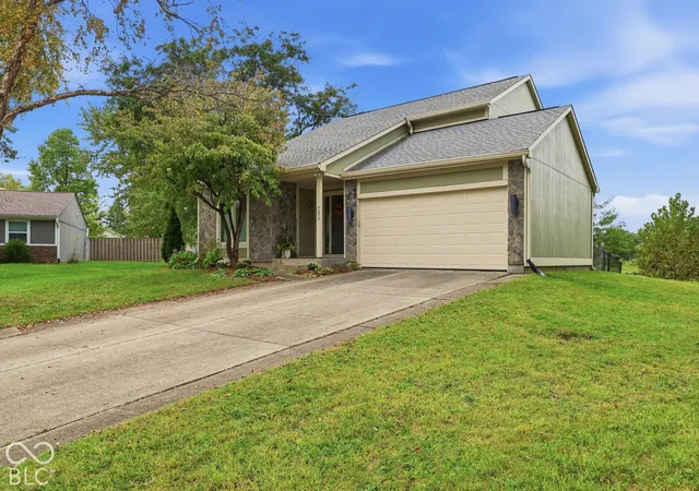 Photo 3 of Sale Pending at 7275 Monon Ct, Indianapolis, IN 46256 | MLS# 22131455 | Listing updated on 2026-10-28