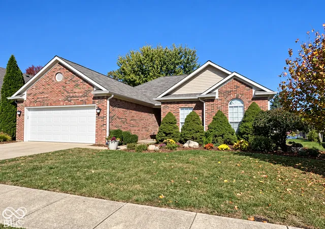 Photo 2 of Single family home for sale at 4352 W Summerhaven Dr, New Palestine, IN 46163 | MLS# 22131459 | Listing updated on 2026-10-20