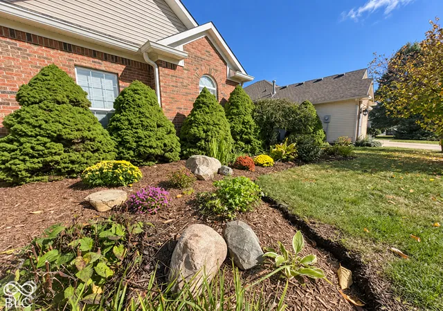 Photo 3 of Single family home for sale at 4352 W Summerhaven Dr, New Palestine, IN 46163 | MLS# 22131459 | Listing updated on 2026-10-20