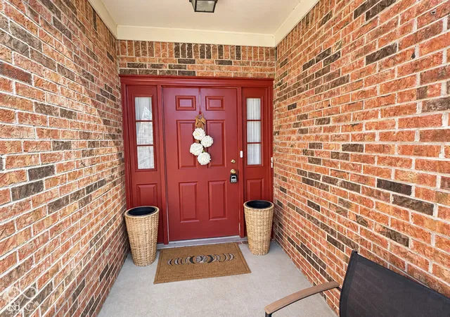 Photo 3 of Single family home for sale at 4352 W Summerhaven Dr, New Palestine, IN 46163 | MLS# 22131459 | Listing updated on 2026-10-20