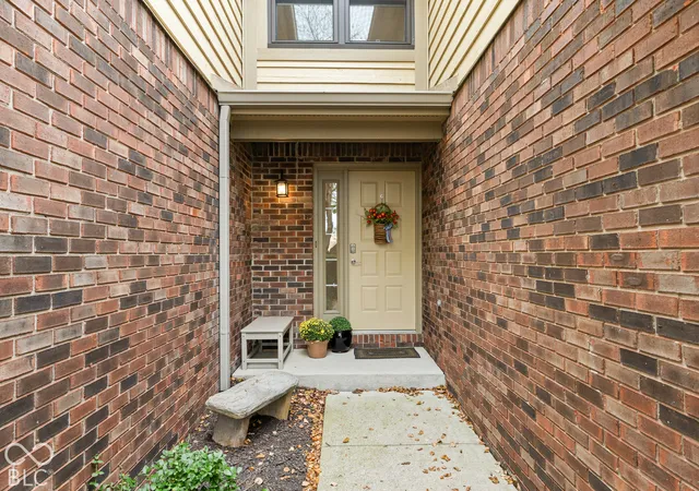 Photo 2 of Sale Pending at 8127 Farmhurst Ln, Indianapolis, IN 46236 | MLS# 22131460 | Listing updated on 2026-10-17