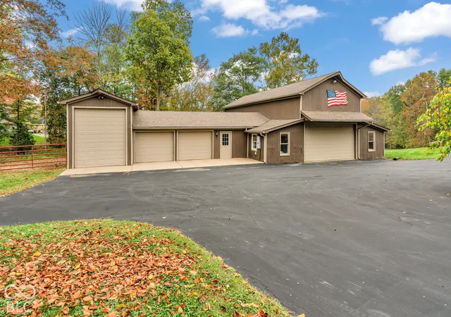 Photo 4 of Single family home for sale at 6366 S County Rd 100 W, Greensburg, IN 47240 | MLS# 22131470 | Listing updated on 2026-10-24