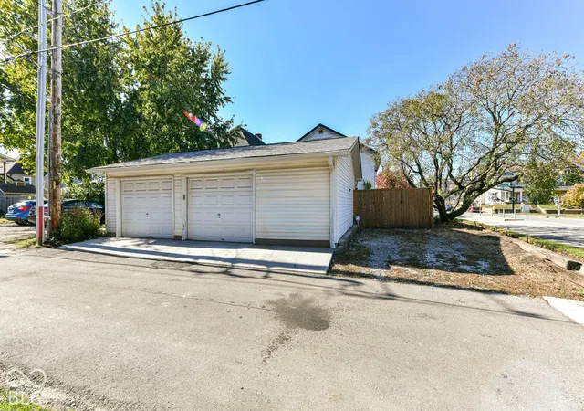 Photo 4 of Single family home for sale at 327 N Arsenal Ave, Indianapolis, IN 46201 | MLS# 22131478 | Listing updated on 2026-10-28