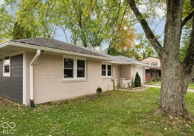 Photo 2 of Single family home for sale at 3721 Ireland Dr, Indianapolis, IN 46235 | MLS# 22131487 | Listing updated on 2026-10-30