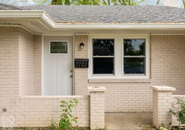 Photo 3 of Single family home for sale at 3721 Ireland Dr, Indianapolis, IN 46235 | MLS# 22131487 | Listing updated on 2026-10-30