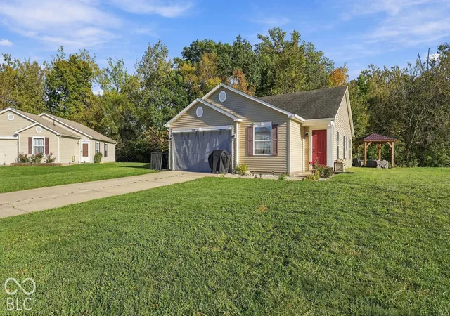 Photo 1 of Single family home for sale at 2009 Bailey Cir, Greenfield, IN 46140 | MLS# 22131491 | Listing updated on 2026-10-23