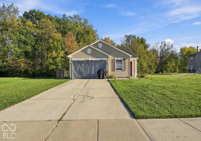 Photo 2 of Single family home for sale at 2009 Bailey Cir, Greenfield, IN 46140 | MLS# 22131491 | Listing updated on 2026-10-23