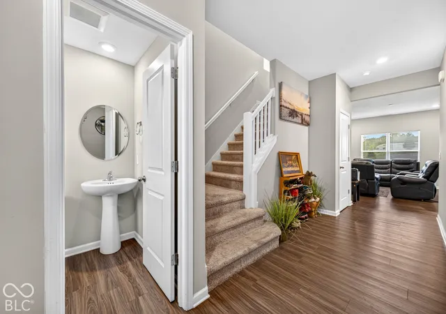 Photo 2 of Single family home for sale at 4032 Sedgewick Ln, Columbus, IN 47201 | MLS# 22131509 | Listing updated on 2026-10-14